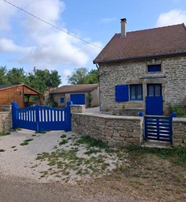 Marcilly-Ogny House | la maison bleue