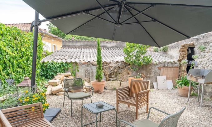 Carpentras House | La maison d'à côté, charming town house near Mont Ventoux