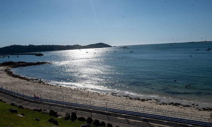 Trebeurden House | la maison de pors te · Accès plage pors termen