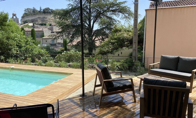 Grignan House | La Maison du Petit Jeu à Grignan : Piscine et vue sur le Château