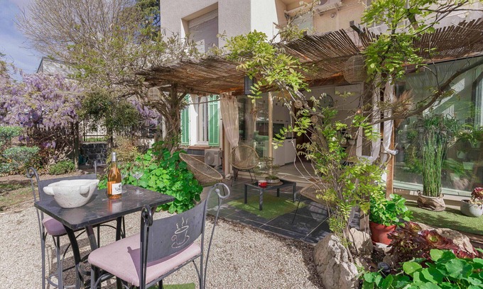 Prado - Republique Apartment | La Maison Fleurie, Beautiful 2 Br Apartment With Garden By Halldis