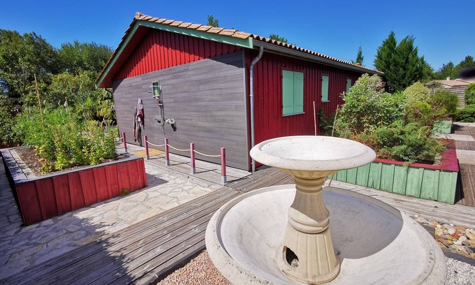 Hourtin House | La maison rouge 75m2 Botanical garden