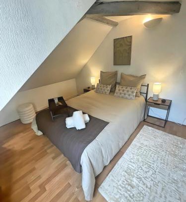 Brive-la-Gaillarde Apartment | La Mansarde - Cœur Historique, Charme et Confort