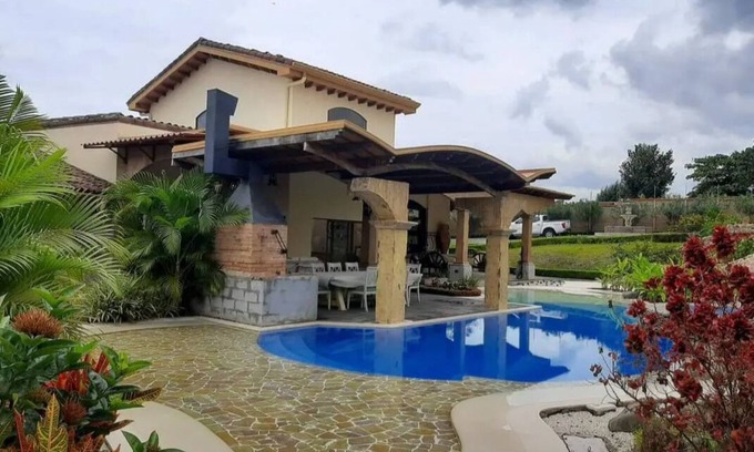 San Isidro House | La mansión