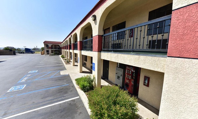 West Athens Hotel | La Mirage Inn LAX Airport