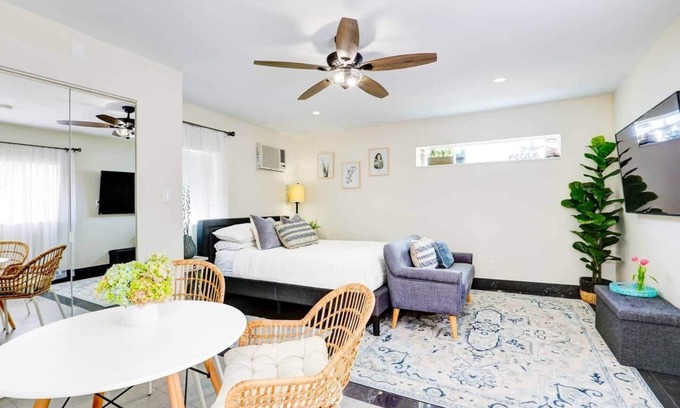 South Lake House | La Moderna: A Private Guesthouse