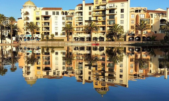 Century City Apartment | La Palmera - The Island Club: on the banks of Canal Walk, next to Century Mall