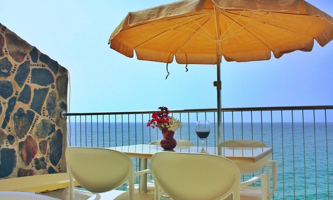 Playa del Aguila House | La Perla - Bungalowanlage DIRECTLY by the sea