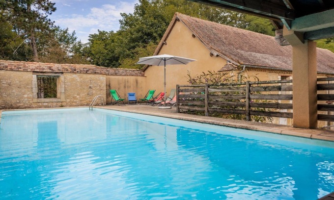 Mayac House | La Petite Cour – Spacious House with Shared Pool in the Heart of Périgord