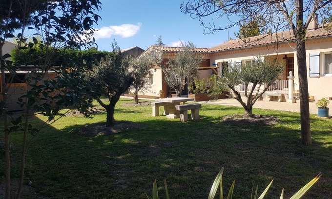 L'Isle-sur-la-Sorgue House | La Petite Garcine