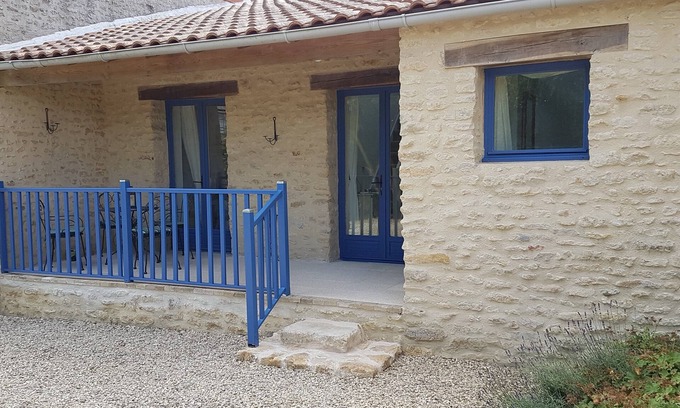 Oiron Cottage | La Petite Maison Bleue - New Gite with heated pool