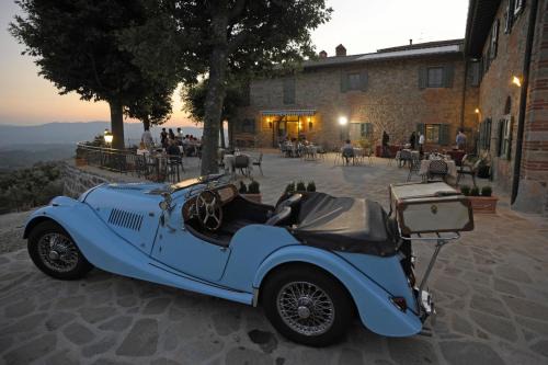 Reggello Villa | La Pietra Piana Villa panoramica con spa e piscina naturale vicino Firenze