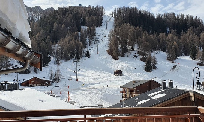 Plagne 1800 Ski Chalet | La Plagne 1800 Chalet sleeps 10 close to slopes and lifts.