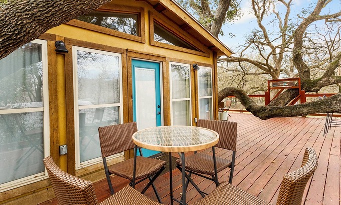 New Braunfels Ski Chalet | La Pluma Retreat, Romantic Bungalow Near the Guadalupe River
