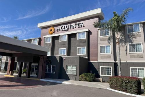 Tulare Hotel | La Quinta by Wyndham Tulare