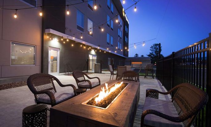 Lake Delton Hotel | La Quinta Inn & Suites by Wyndham Wisconsin Dells
