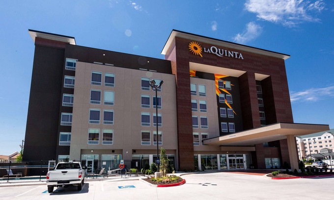 Central Oklahoma City Hotel | La Quinta Inn & Suites by Wyndham Oklahoma City Airport