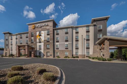 Greenville - Spartanburg Hotel | La Quinta Inn & Suites by Wyndham Greenville Woodruff Rd
