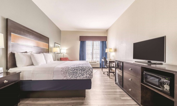 Catoosa Hotel | La Quinta Inn & Suites by Wyndham Tulsa - Catoosa Route 66