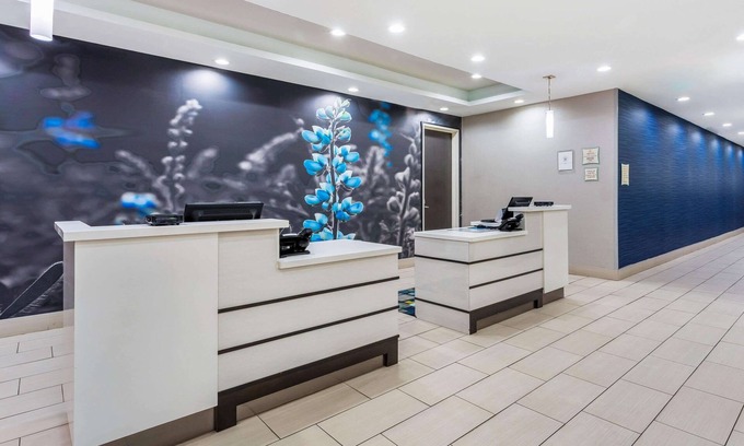 Odessa Hotel | La Quinta Inn & Suites by Wyndham Odessa N. - Sienna Tower