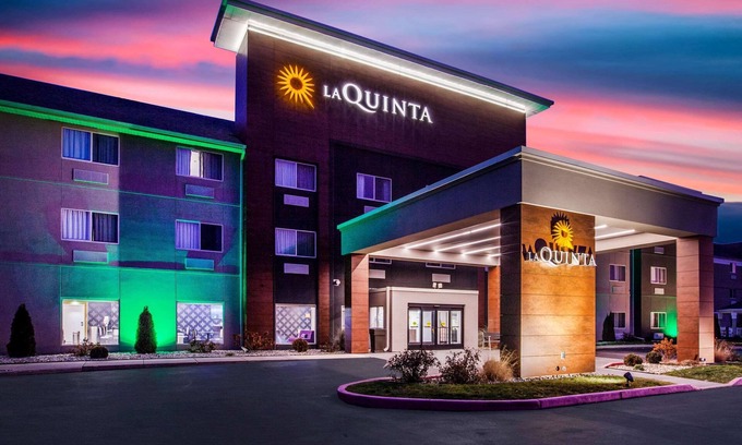 Elkhart Hotel | La Quinta Inn & Suites by Wyndham Elkhart