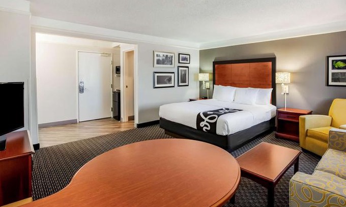 Baytown Hotel | La Quinta Inn & Suites Houston Baytown East