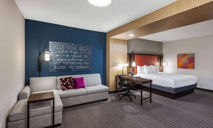 Channelview Hotel | La Quinta Inn & Suites by Wyndham Houston East at Sheldon Rd
