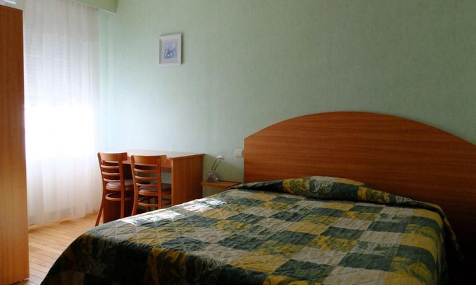 Marigny-le-Chatel Hotel | La Renaissance