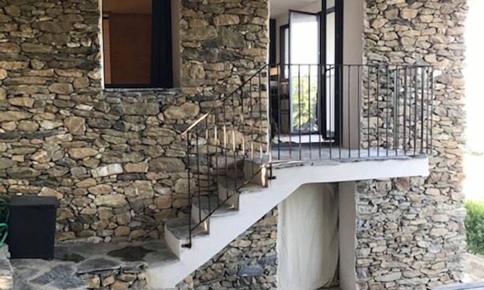 Bastia House | La Réserve accommodation for 2 people in property with sea view and swimming pool.