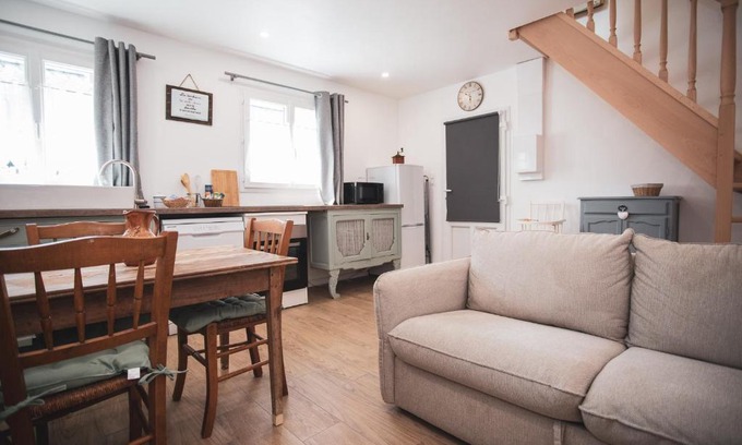 Arrest House | La romance de Laura