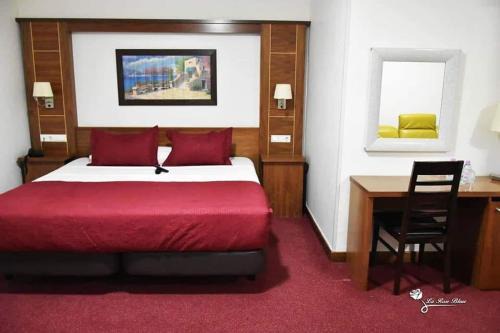 Algiers Hotel | La Rose Bleue