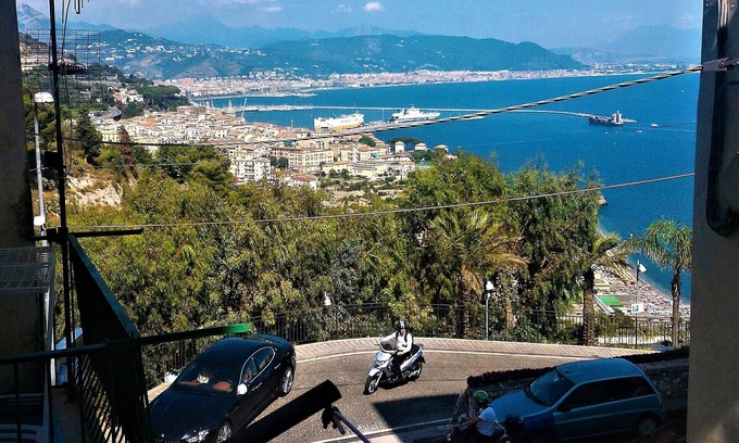 Raito Apartment | LA SCALINATELLA studio apartment with sea view, parking and bus stop in front of the house