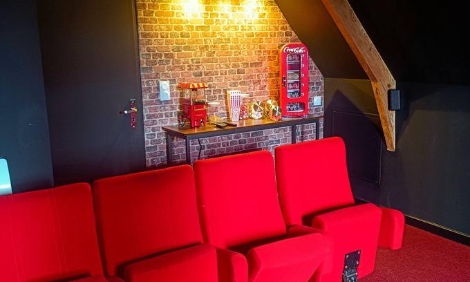 Orthez Apartment | La suite du 7eme Art - 6 pers - Private cinema room