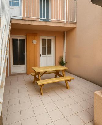 Faubourg Saint-Jacques Apartment | La Terrasse - Centre-ville - Parking - Netflix