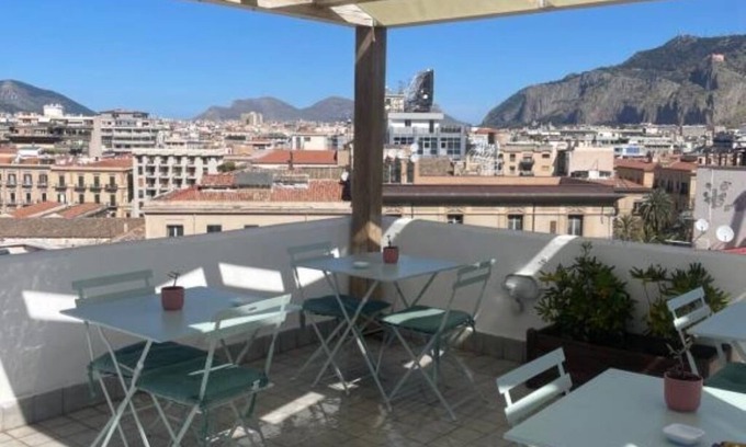 Palermo House | La Terrazza su Palermo : Camera Matrimoniale Deluxe con Vasca
