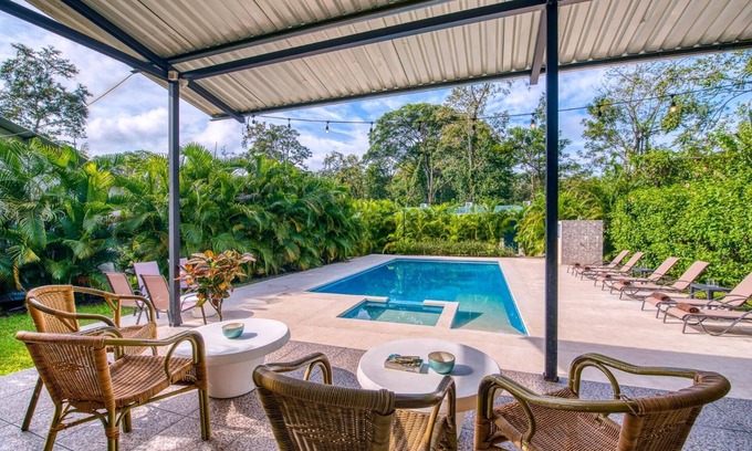 Puerto Viejo de Talamanca Hotel | La Tica y la Gata