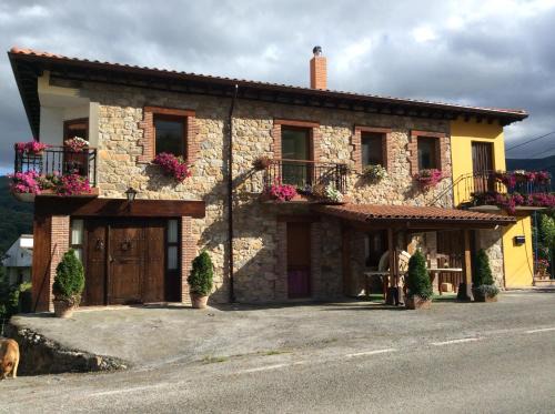 Soba Apartment | La Tienda de Abajo - Apartamentos para familias con parking privado y vistas al Valle de Soba