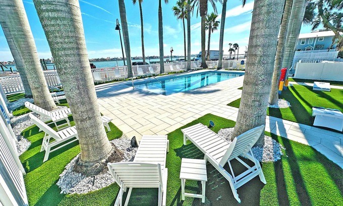 Pass-a-Grille Historic District Apartment | La Tortuga Historic Downtown Pass A Grille St Pete Beach 1