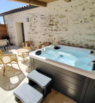 Sainte-Florence Apartment | La Vie En Gîte (La Grange & Spa)