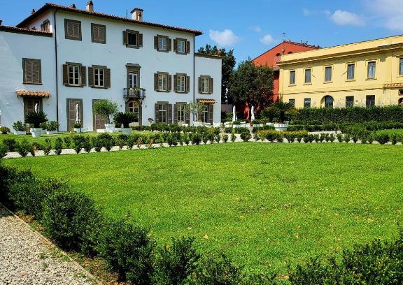 Livorno Apartment | LA VILLA APARTMENTS - Convenient for Sardinia and Corsica - 4 beds - Private Parking included with Camera