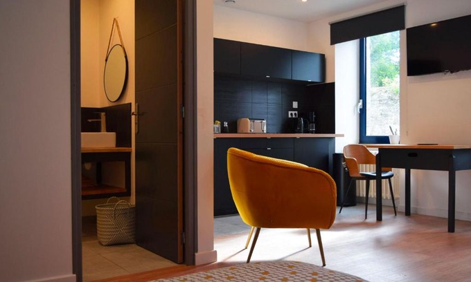 Chatelaudren Apartment | La Villa Audren Love Room Jacuzzi