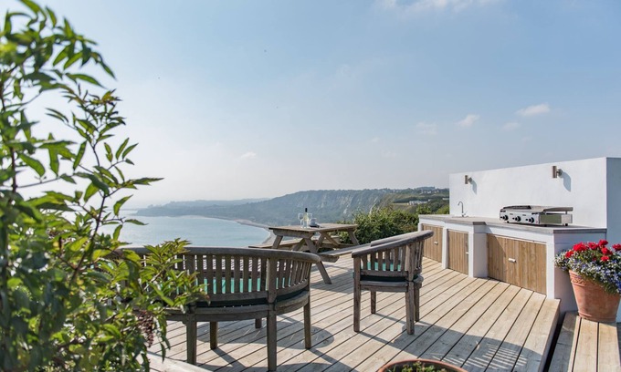 Folkestone Apartment | La Vue by Bloom Stays - sleeps 2 in an Airstream with amazing views!