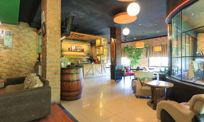 Panakkukang House | Labuana Homestay and Cafe Garden Makassar