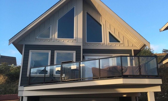 Central Okanagan Cottage | LaCasa Lakeside Resort Kelowna Cottage Short Term Rental H412233921