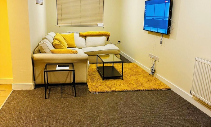 Peterborough House | Lady Charlotte house is suitable for workers and large families for vacation