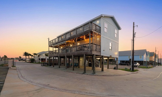 Flour Bluff House | Laguna Sunrise | Water Views, Private Pool + Minutes to Padre Island & Beaches