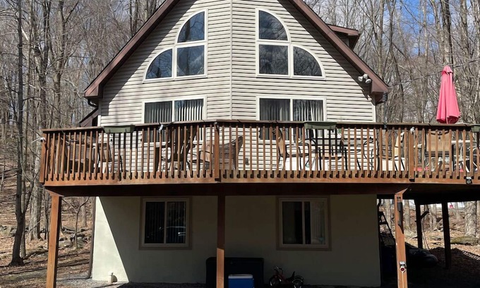 Lake Ariel Ski Chalet | Lake Ariel Family Chalet