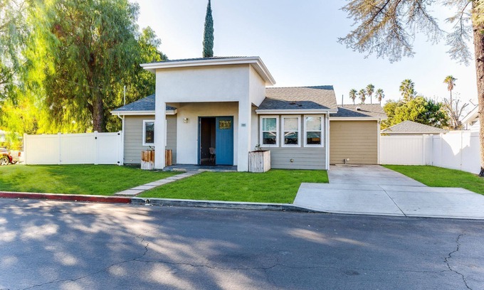 Lake Balboa House | Lake Balboa Compound