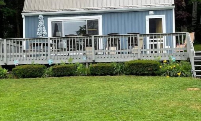 Brackney Cottage | Lake Days & Family Stays – 3BR Waterfront Getaway