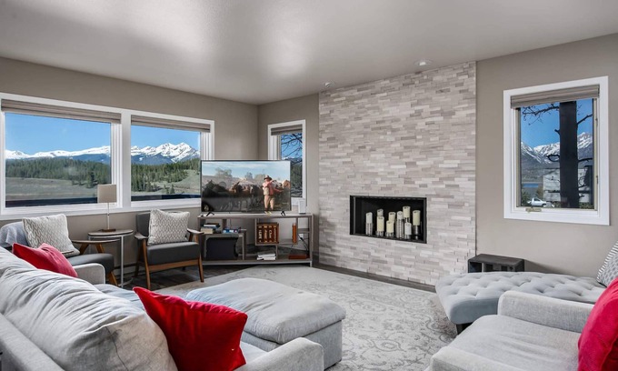 Corinthian Hills House | Lake Dillon Retreat Townhome: Panoramic Lake, Mountain Views